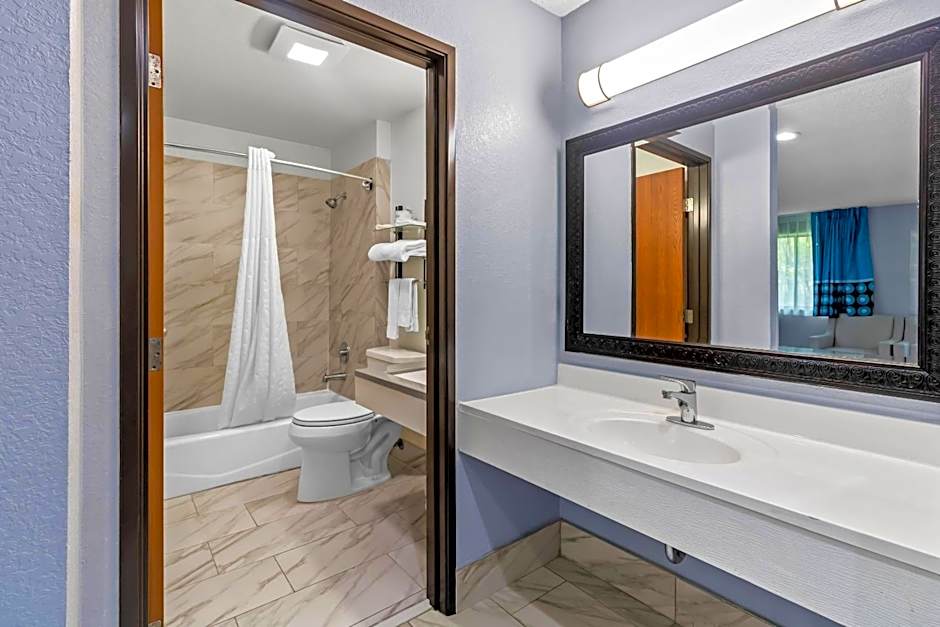Rodeway Inn Delmont