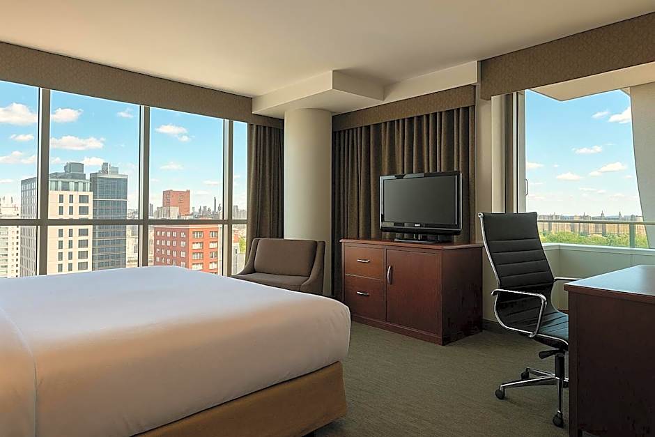 LIC Manhattan View Hotel