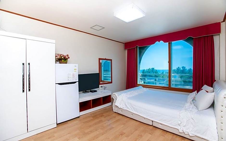 Donghae(mangsang) East House