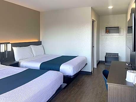 2 Full Beds | Micfridge