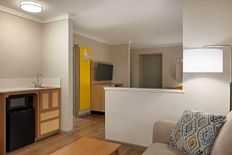 Studio Suite with 2 Queen Beds and 1 King Bed, Non-Smoking