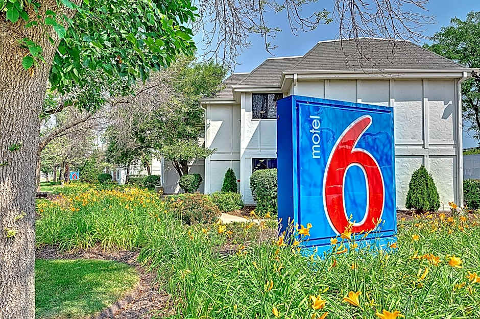 Motel 6-Glenview, IL - Chicago North