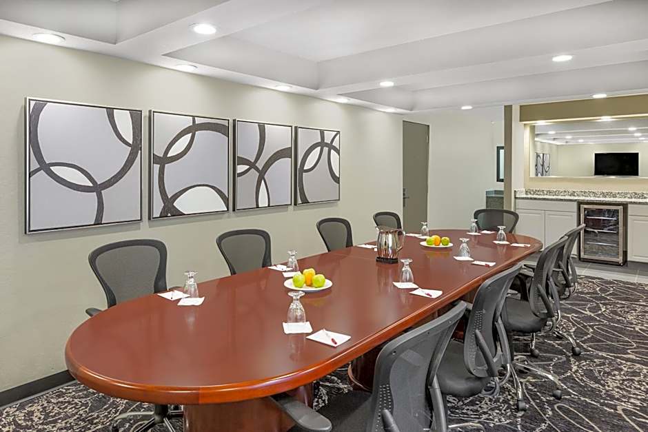 Clarion Inn Des Moines Airport