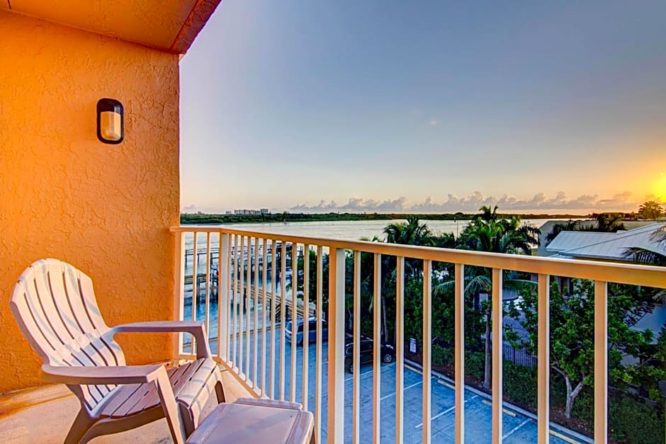 Hutchinson Island Hotel and Suites
