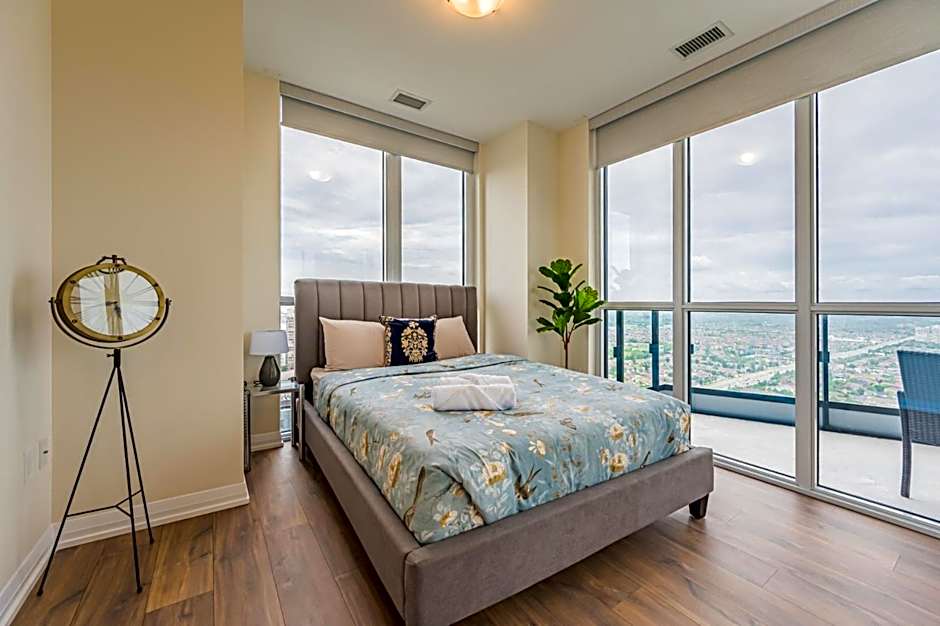 Amazing 3 Bed 4 Bath Penthouse with Roof Top Terrace close to Airport