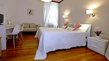 Classic Double Room with External Private Bathroom