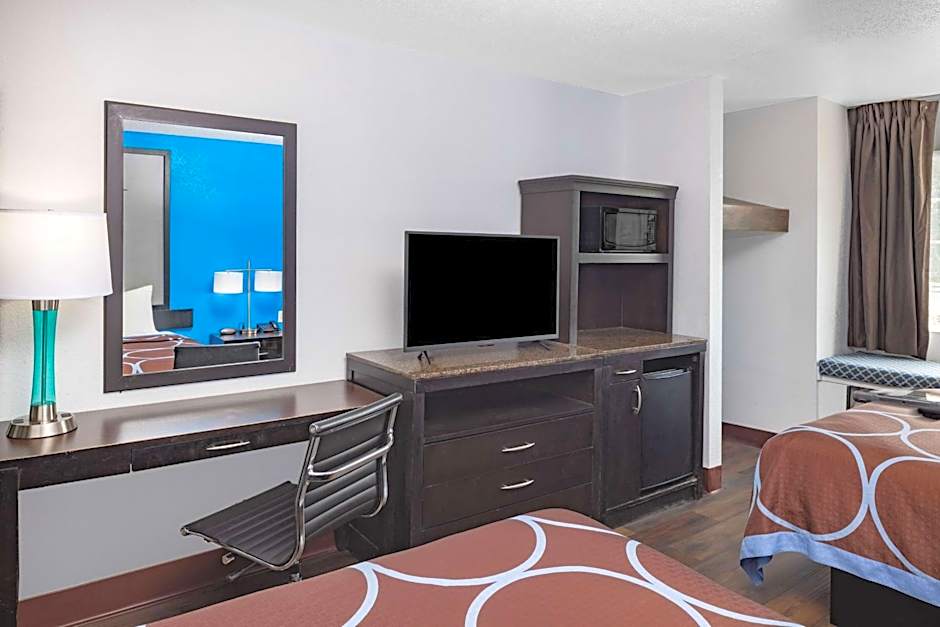 Super 8 by Wyndham Pensacola