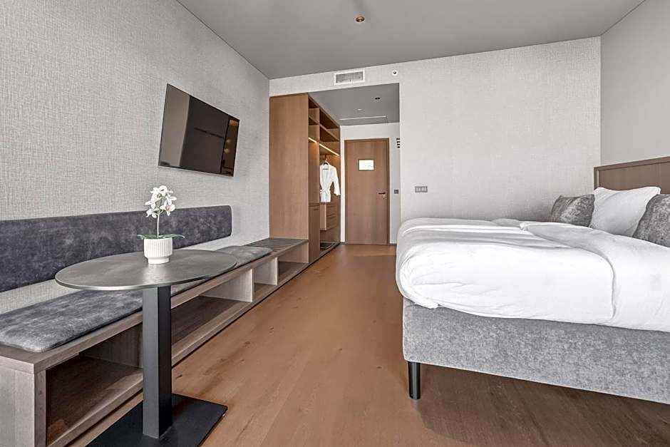 Photo 1 of 12 of Junior Suite, Balcony