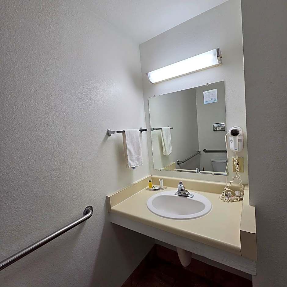 Travelodge by Wyndham Wenatchee