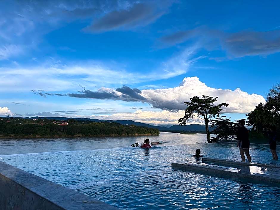 Chiangkhong Teak Garden Riverfront Hotel