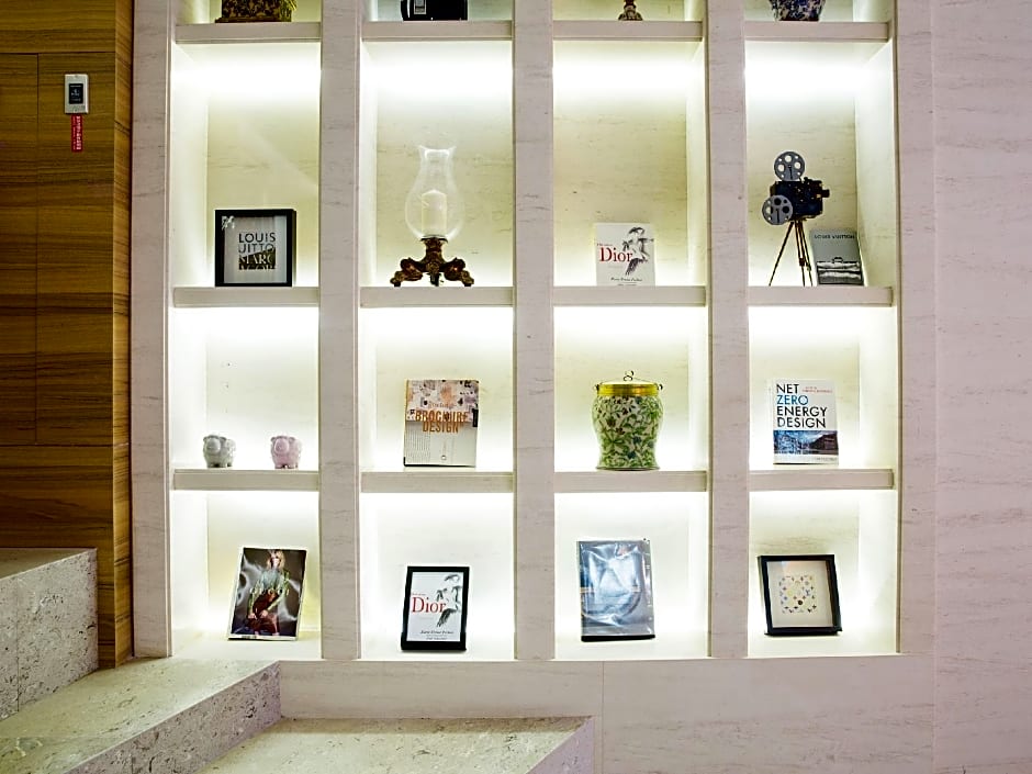 Amici Hotel Six Star Hostel