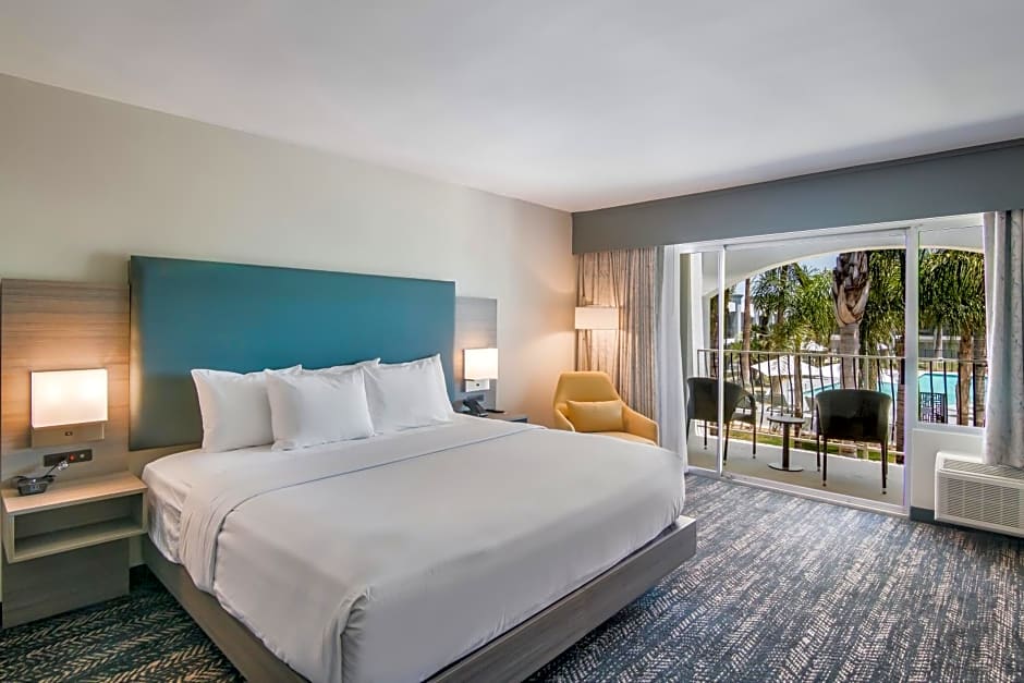 Hourglass Hotel, Ascend Hotel Collection