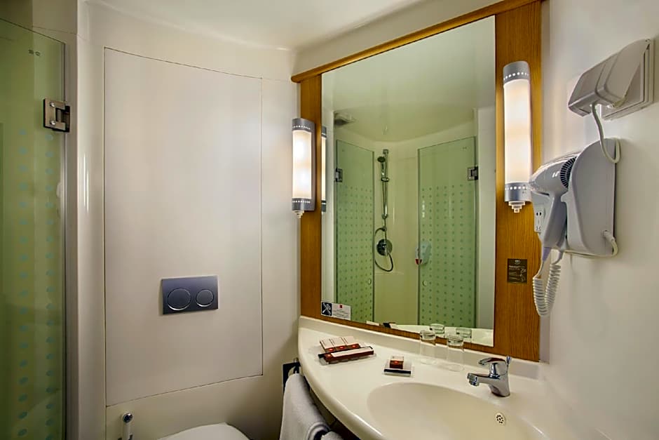 ibis Pontianak City Center