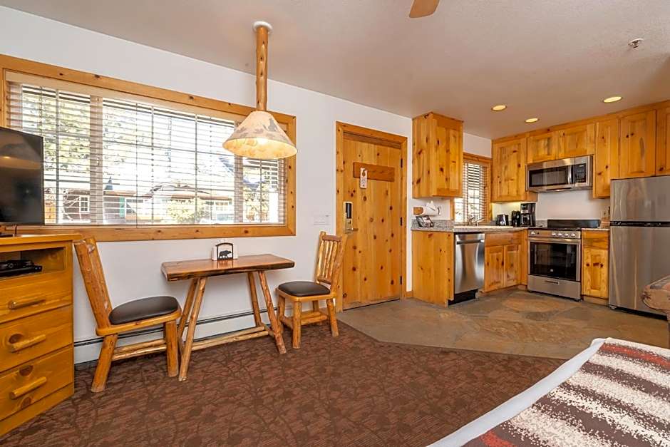 Red Wolf Lakeside Lodge