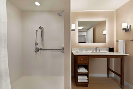 1 King Accessible Roll In Shower Suite Non-Smoking