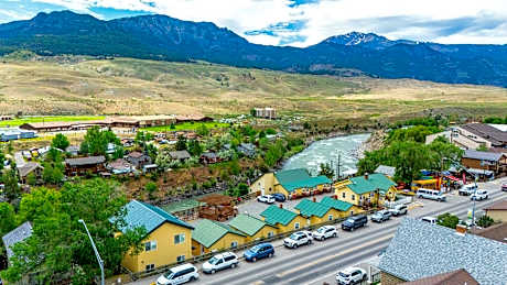 Yellowstone Riverside Cottages