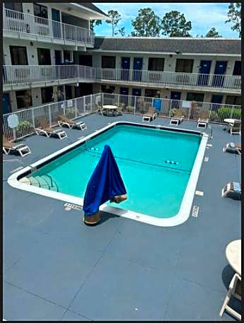 Motel 6-Bradenton, FL