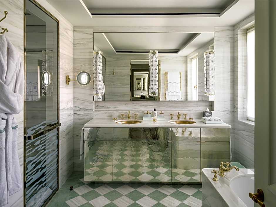 Photo 1 of 15 of Junior Suite