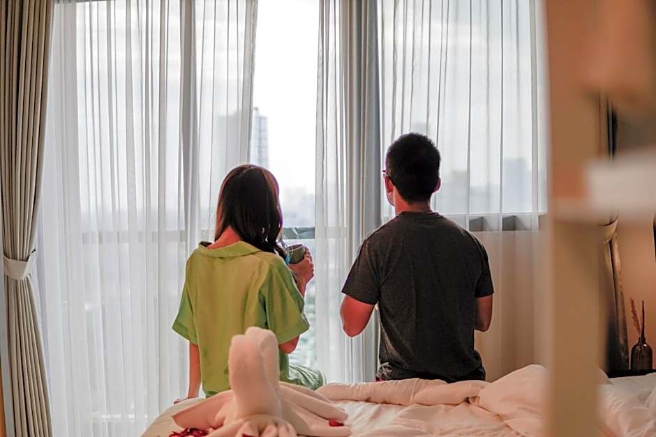 EMKA Lodge studio room the vertu apartemen ciputra world surabaya