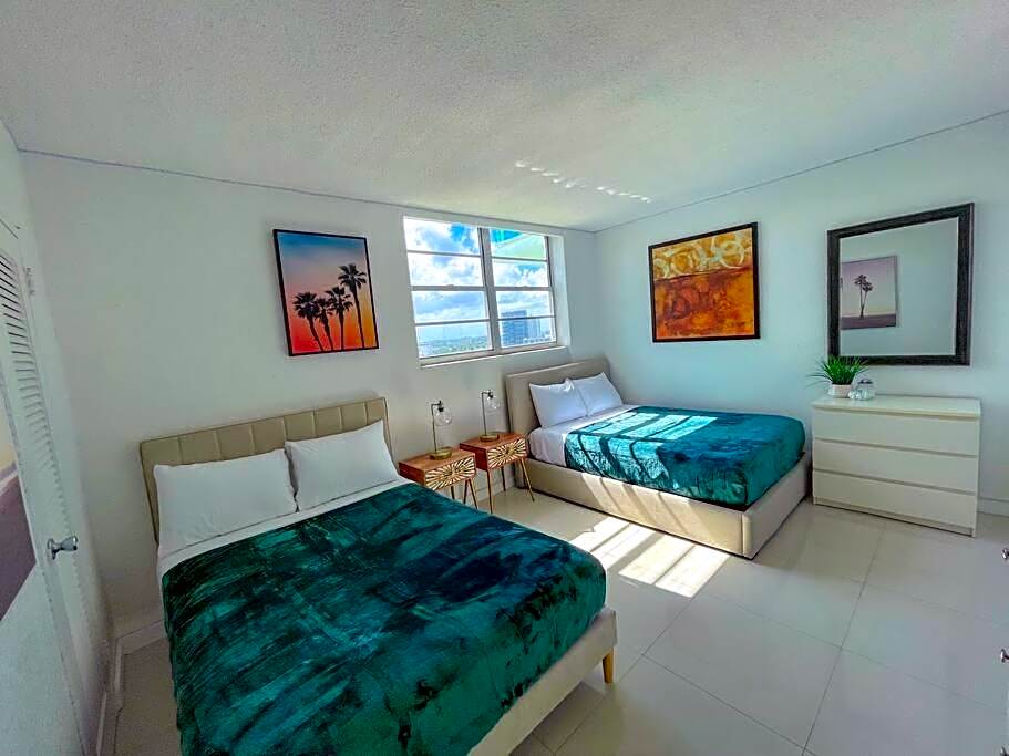 On The Sand - All The Amenities - Hollywood Beach