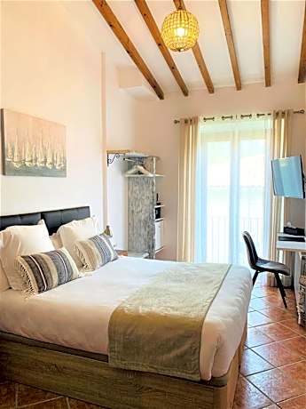 Double or Twin Room with Mountain View