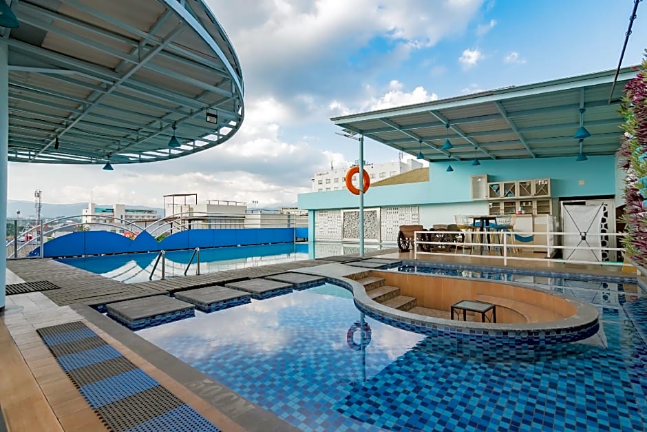 RedDoorz Premium near Bandung Station