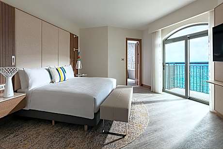 balluta suite, m club lounge access, suite, 1 king, seafront, high floor, balcony