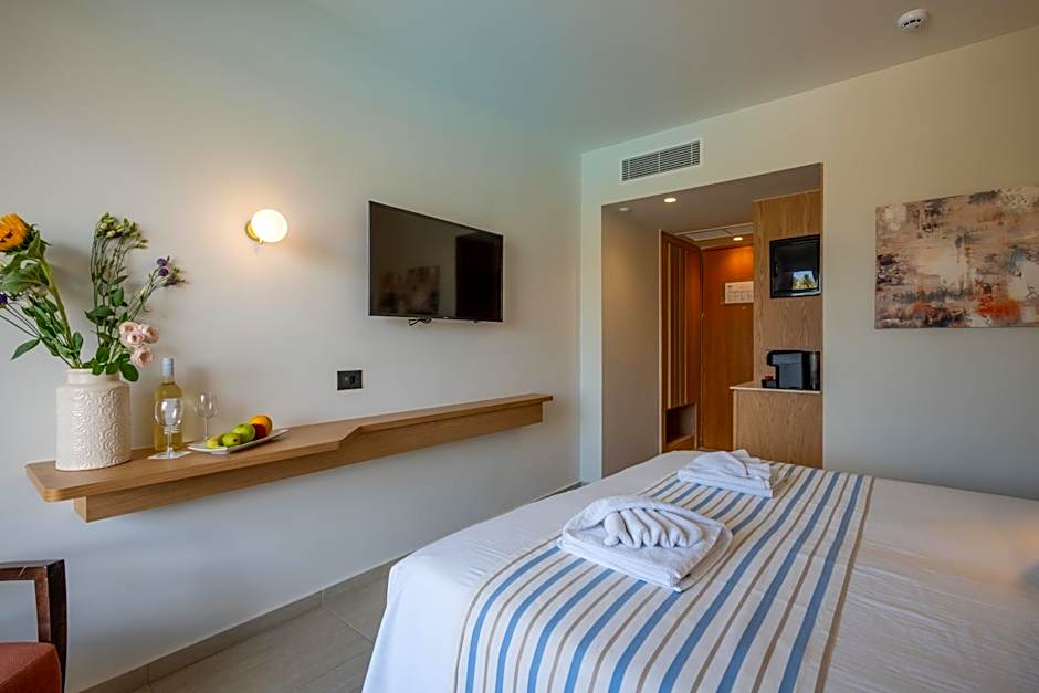Minos Hotel