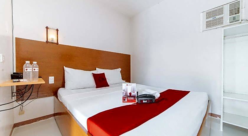 RedDoorz @ Old Buswang Road