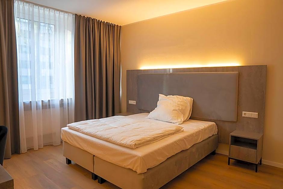 Diamonds Hotel