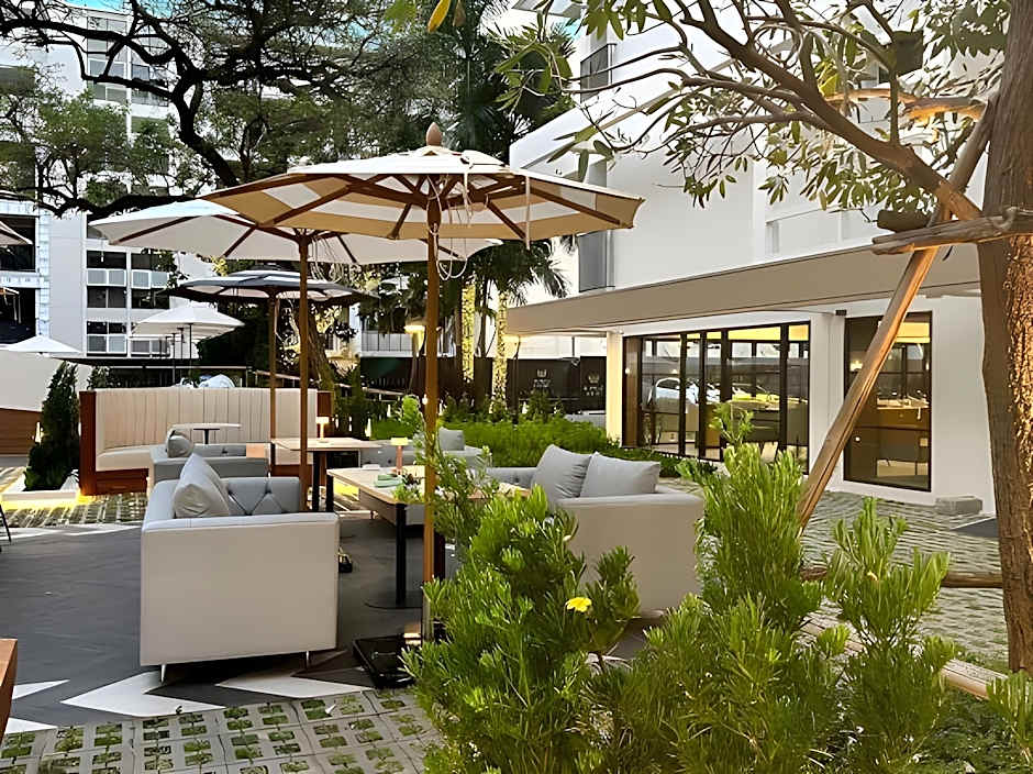 Floral Court Hotel & Residence Sukhumvit 13