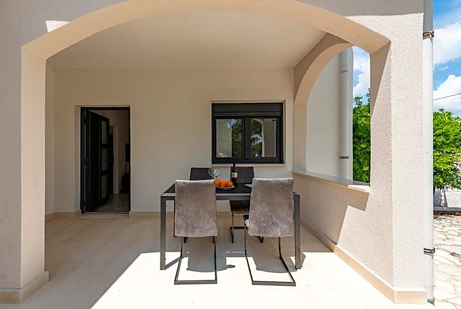 Apartmani Curic beachfront by Pag tours