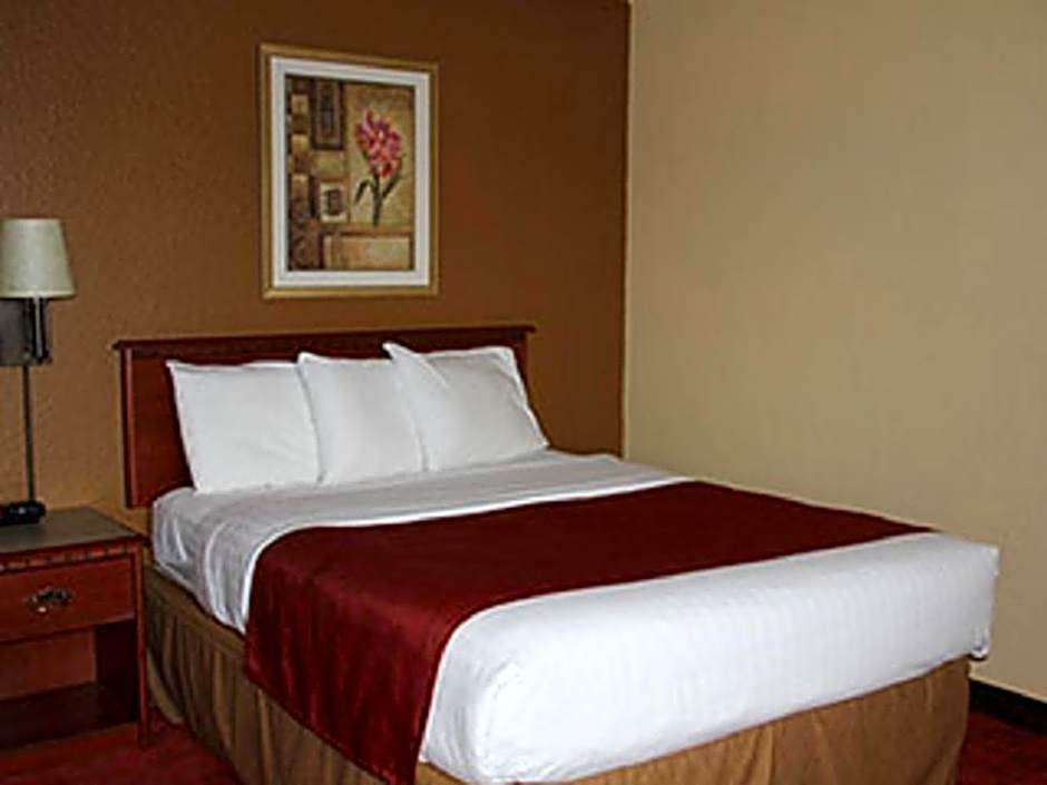 AmericInn by Wyndham West Bend