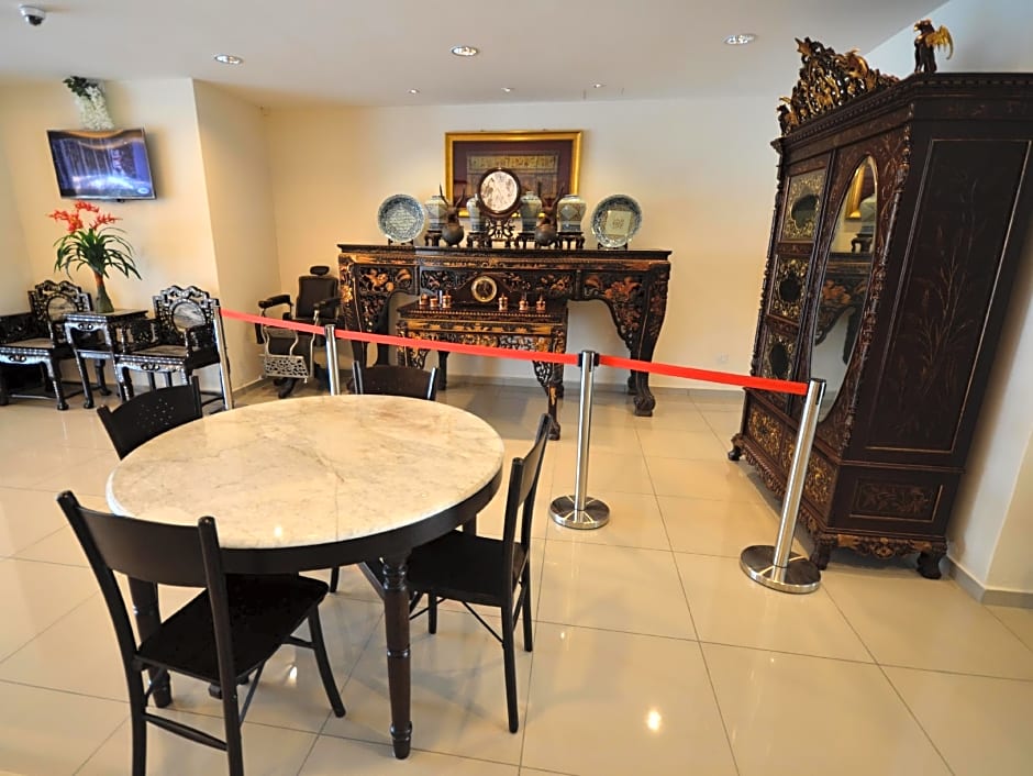 906 Riverside Hotel