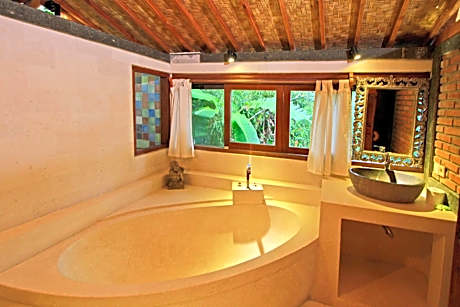 Family Bungalow with Bathtub