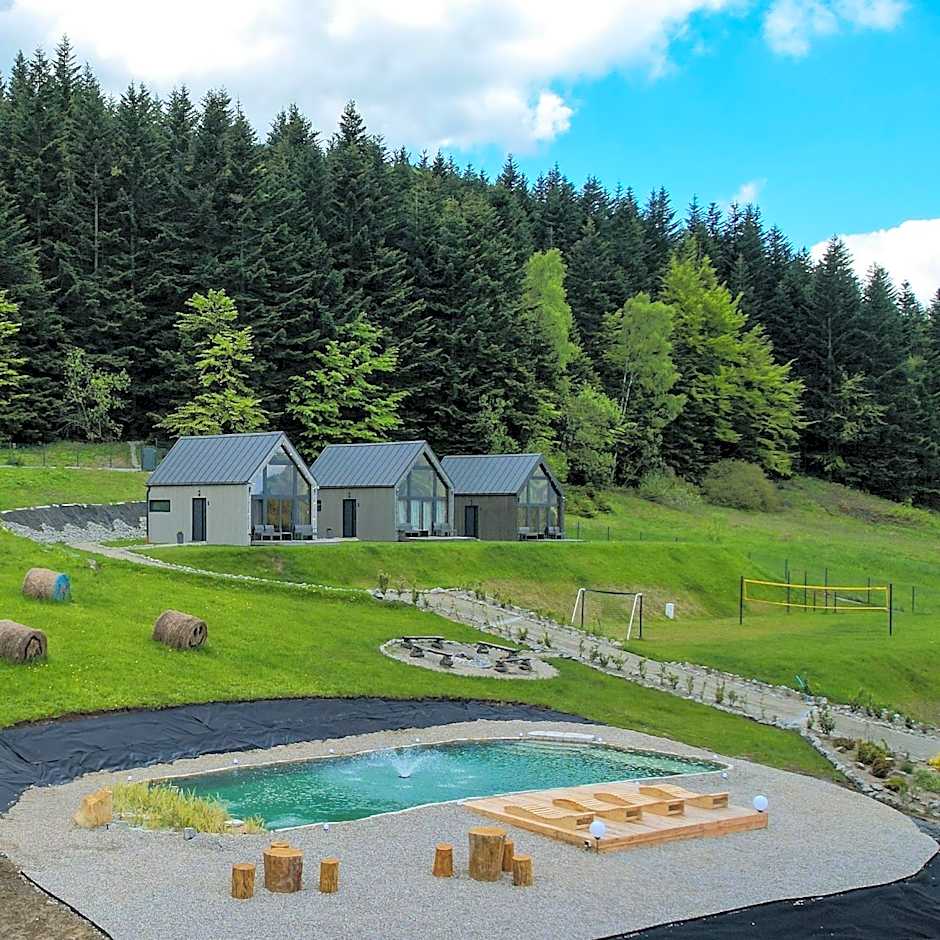 Stodoły Modyń - Domki w Beskidzie Wyspowym - staw kąpielowy, balia, sauna, grota solna - widok na góry