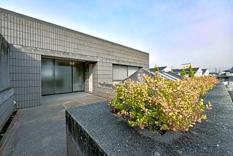 BRUCE HOUSE