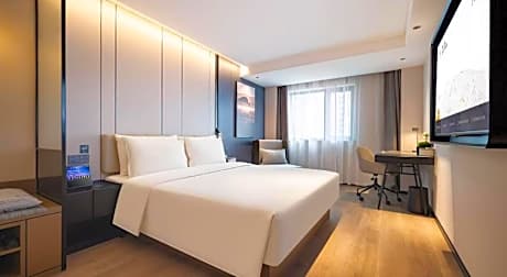 Atour Hotel Dalian Donggang Business District Gangwan Plaza