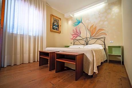 Deluxe Double Room with Shower