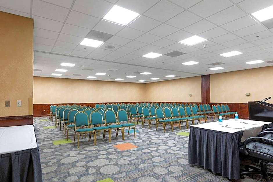 Clarion Hotel Detroit Metro Airport