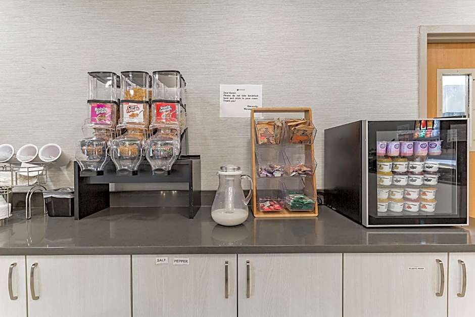 Orangewood Inn & Suites Kansas City Airport