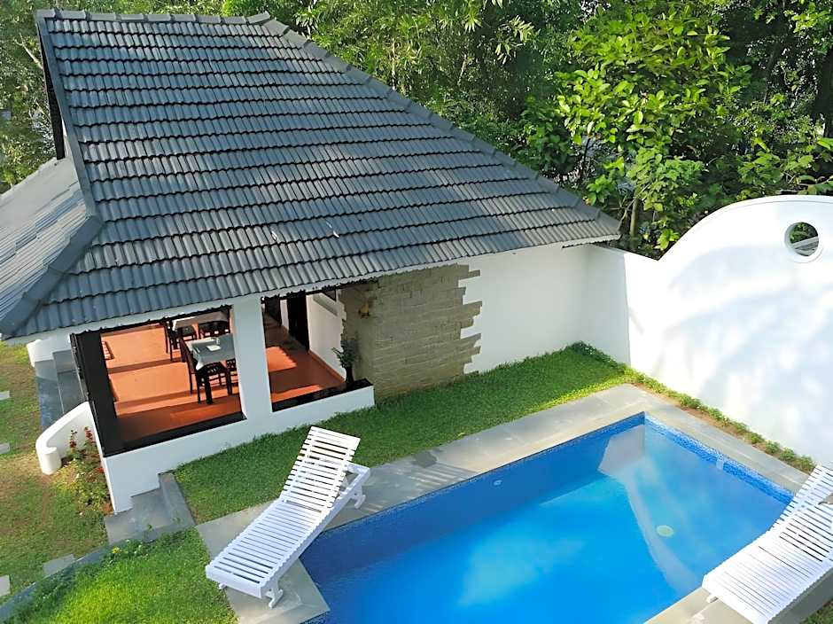 Mayas Beach House - Boutique Serviced Villa