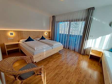 One-Bedroom Apartment with Balcony - 102