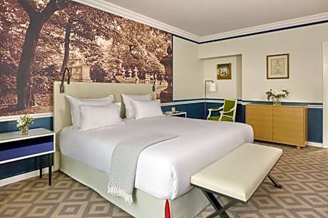 Two-Bedroom Executive Suite with Champs Elysées View