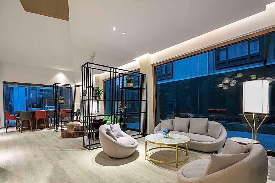 Ramada Yangzhou Slender West Lake