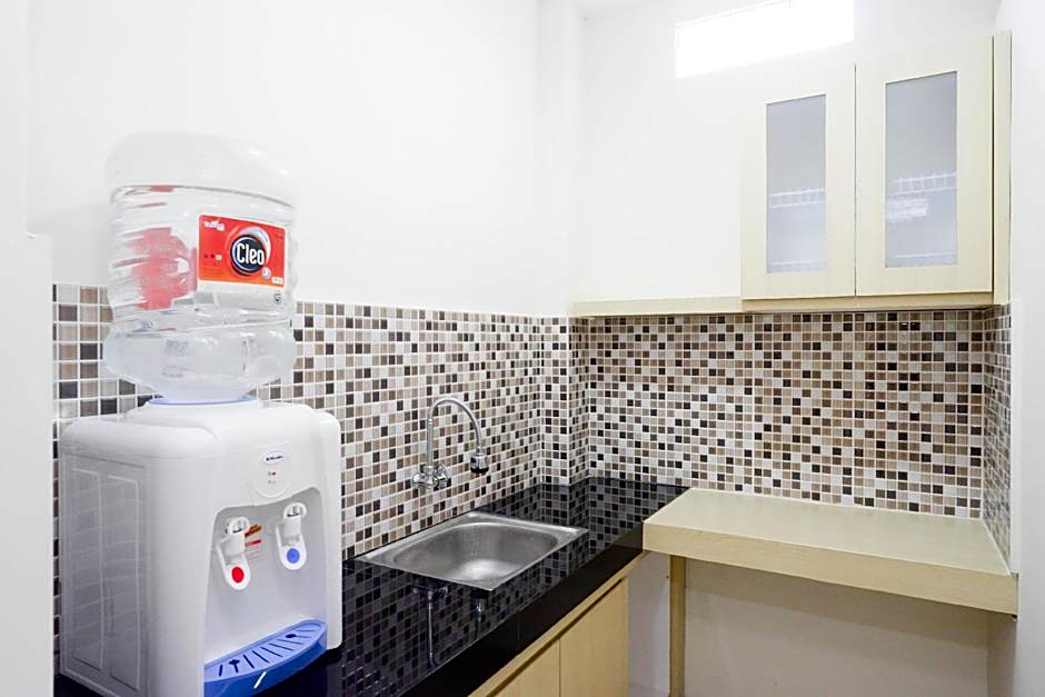 RedDoorz Plus near Pasar Gede Solo