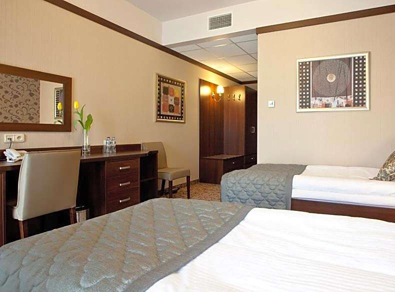 Hotel-Restauracja Platan