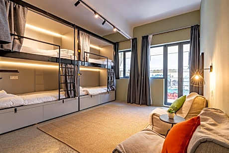 Bed in 8-Bed Mixed Dormitory Room