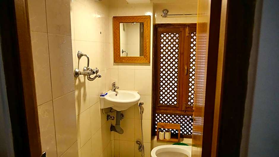 Sunny Guest House and Cafe