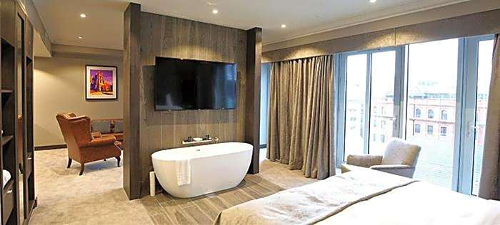 DoubleTree by Hilton Belfast City Ten Square